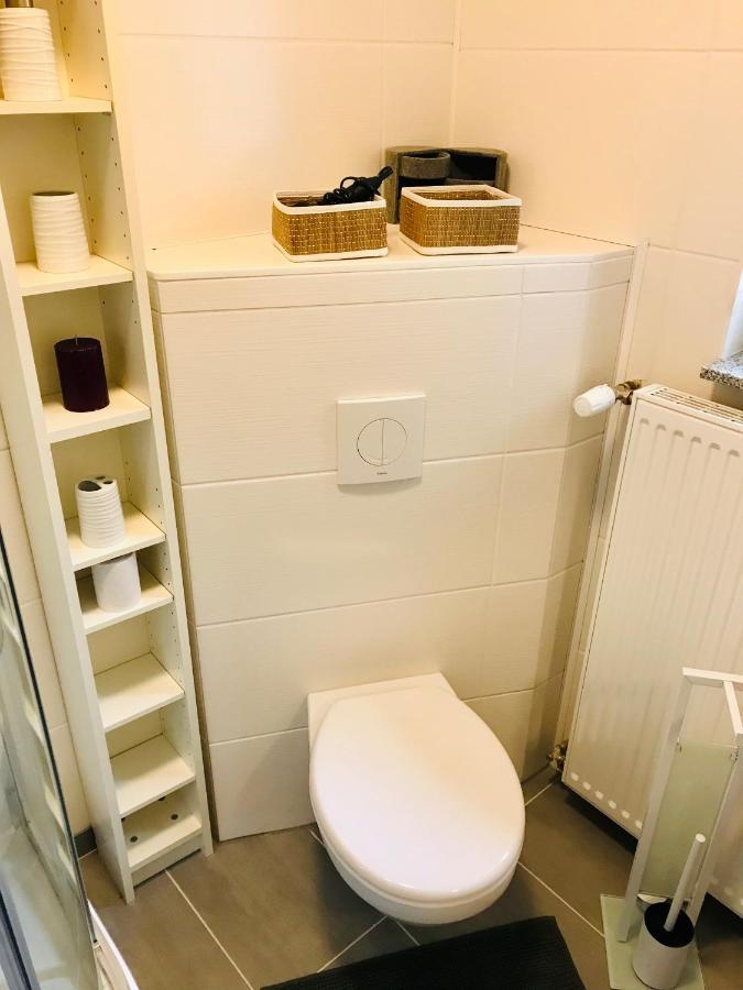 Top Renoviertes Apartement In Bester Lage Von Homburg- 5 Fussminuten Zur Uniklinik ホンブルク エクステリア 写真