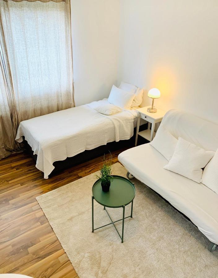 Top Renoviertes Apartement In Bester Lage Von Homburg- 5 Fussminuten Zur Uniklinik ホンブルク エクステリア 写真