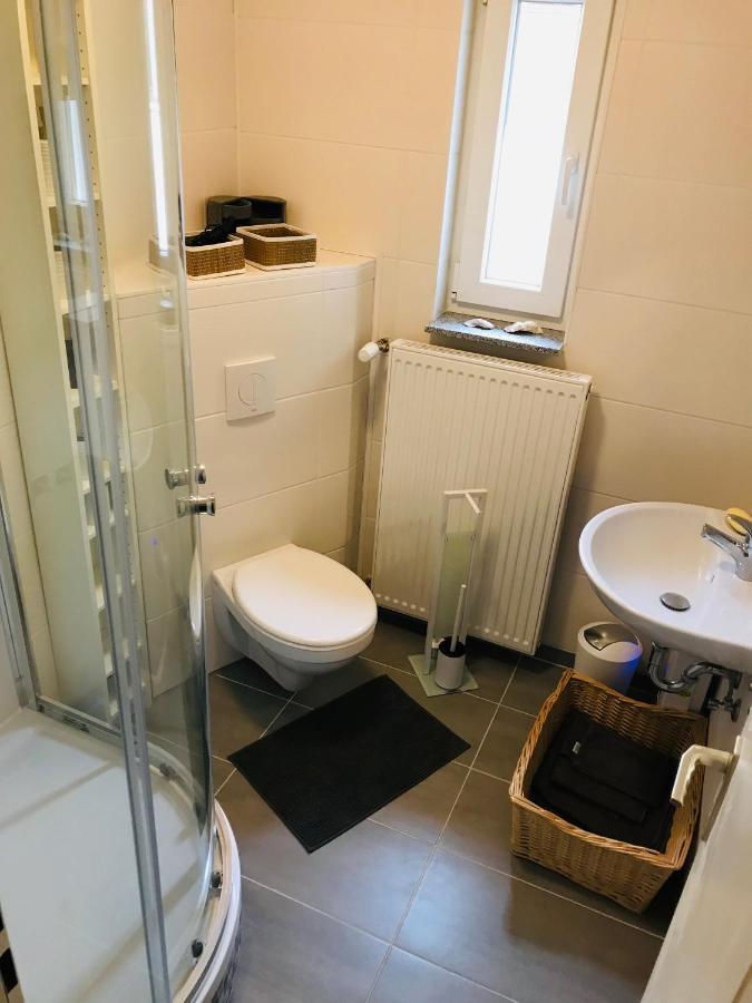 Top Renoviertes Apartement In Bester Lage Von Homburg- 5 Fussminuten Zur Uniklinik ホンブルク エクステリア 写真
